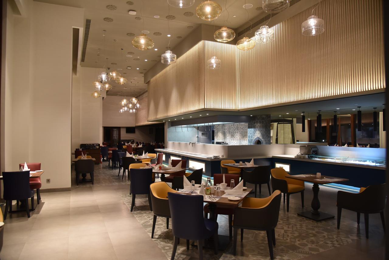 Grand Mercure Mysore - An Accor Brand Exterior foto The interior of the restaurant