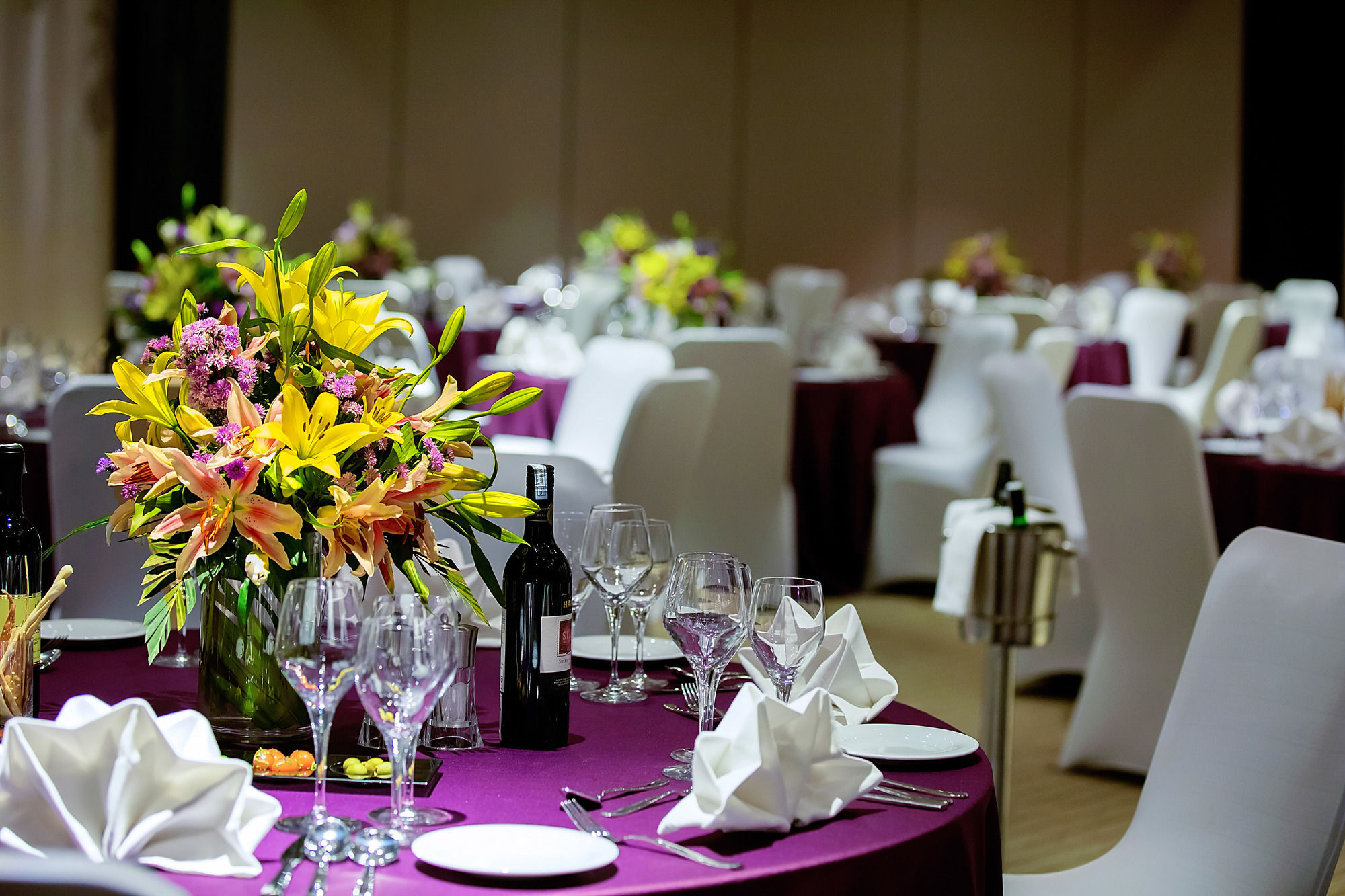 Grand Mercure Mysore - An Accor Brand Exterior foto A table set for a formal dinner